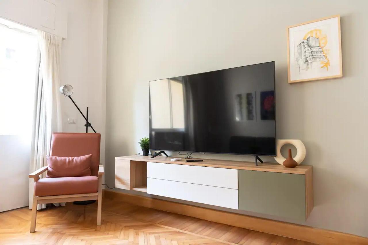 Grey L Downtown Ouzonian House Apartment Kairo