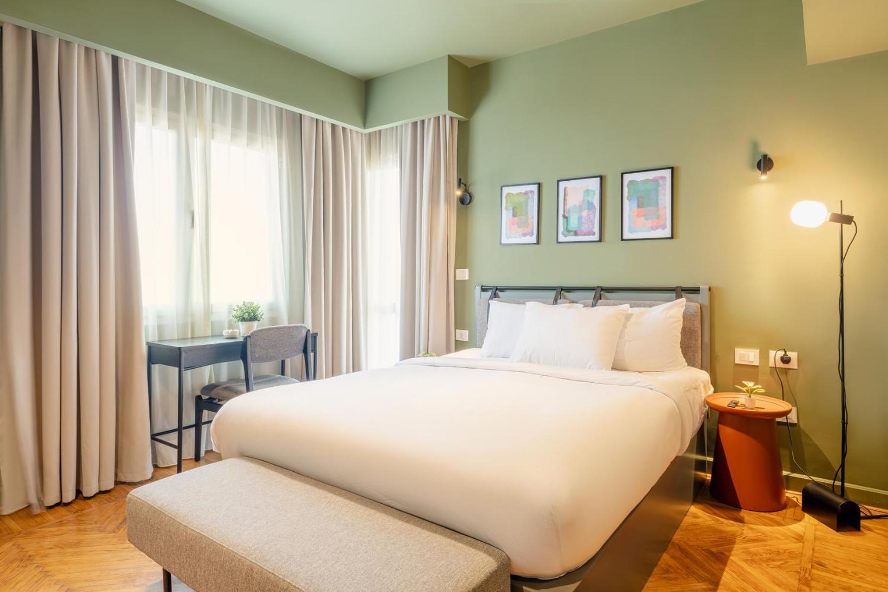 Grey L Downtown Ouzonian House Apartment
