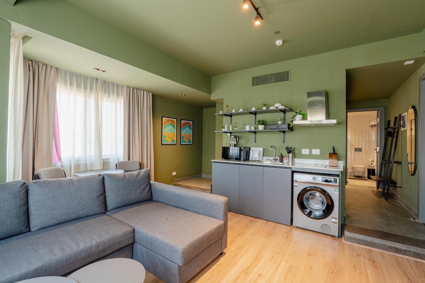 Grey L Downtown Ouzonian House Apartment *