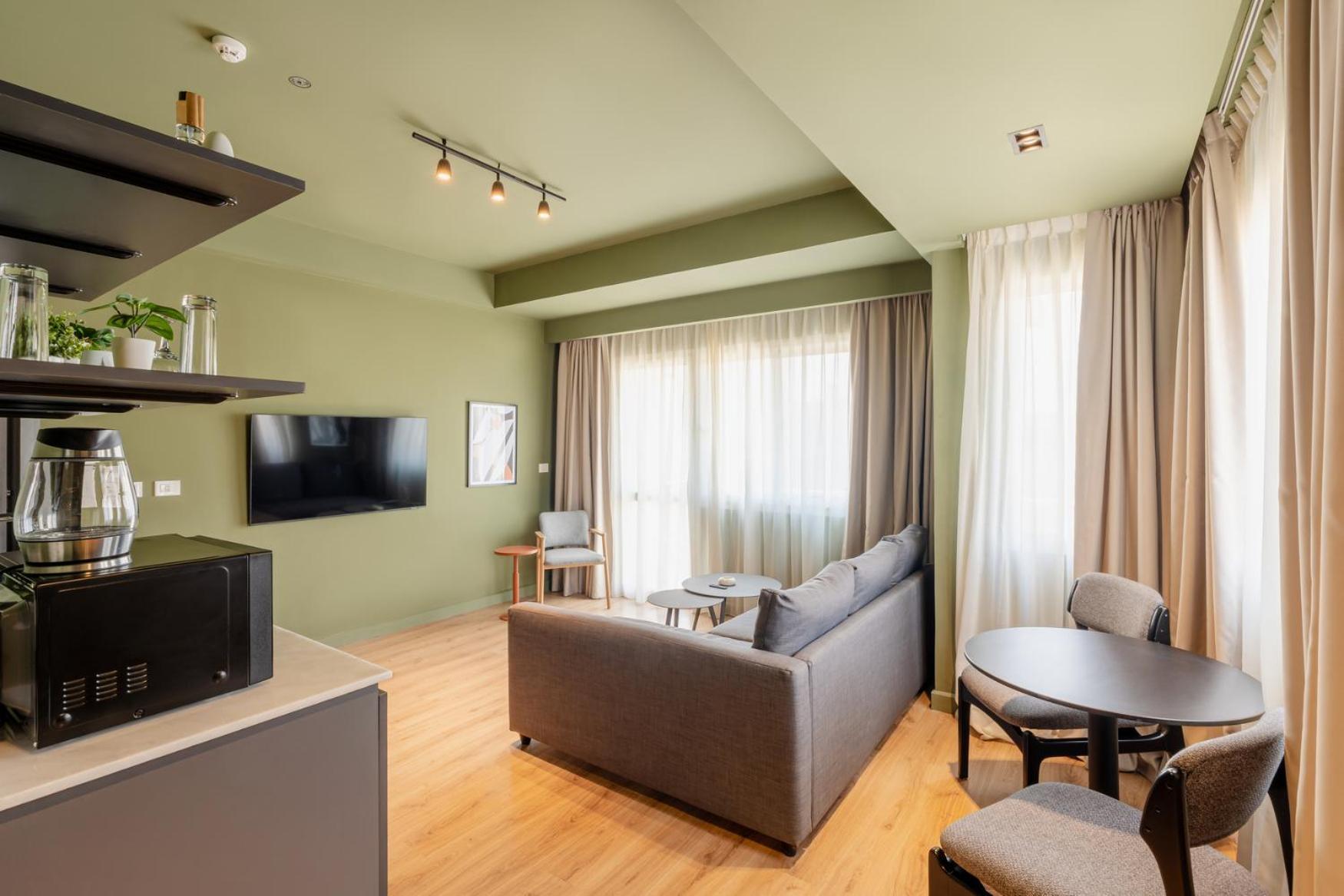 Grey L Downtown Ouzonian House Apartment Kairo